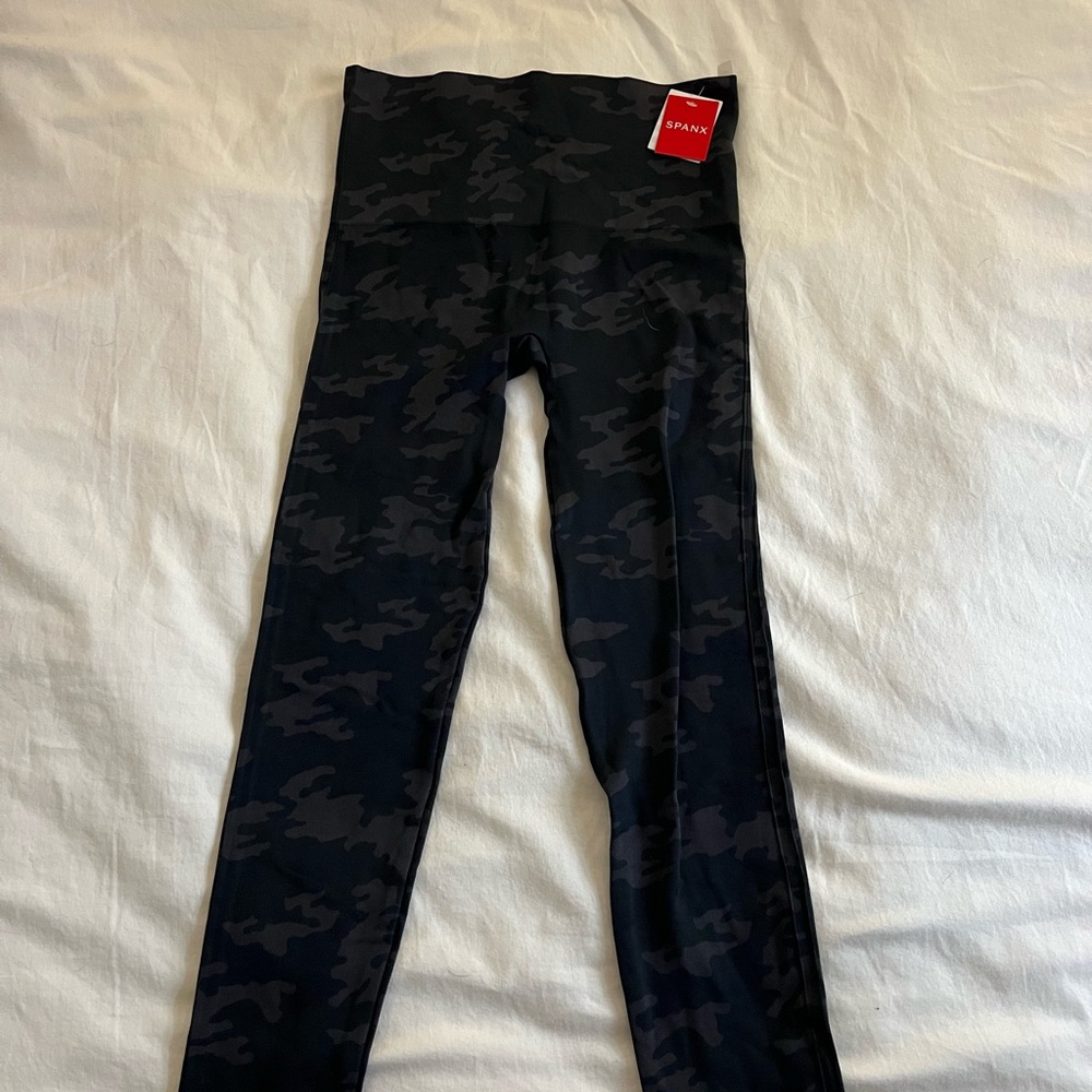 SPANX Leggings in Black Camo